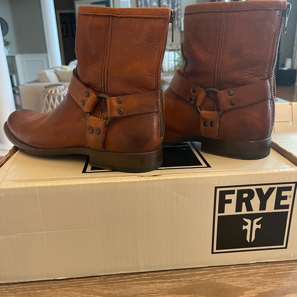 Frye Women’s Tan Short Leather Boots